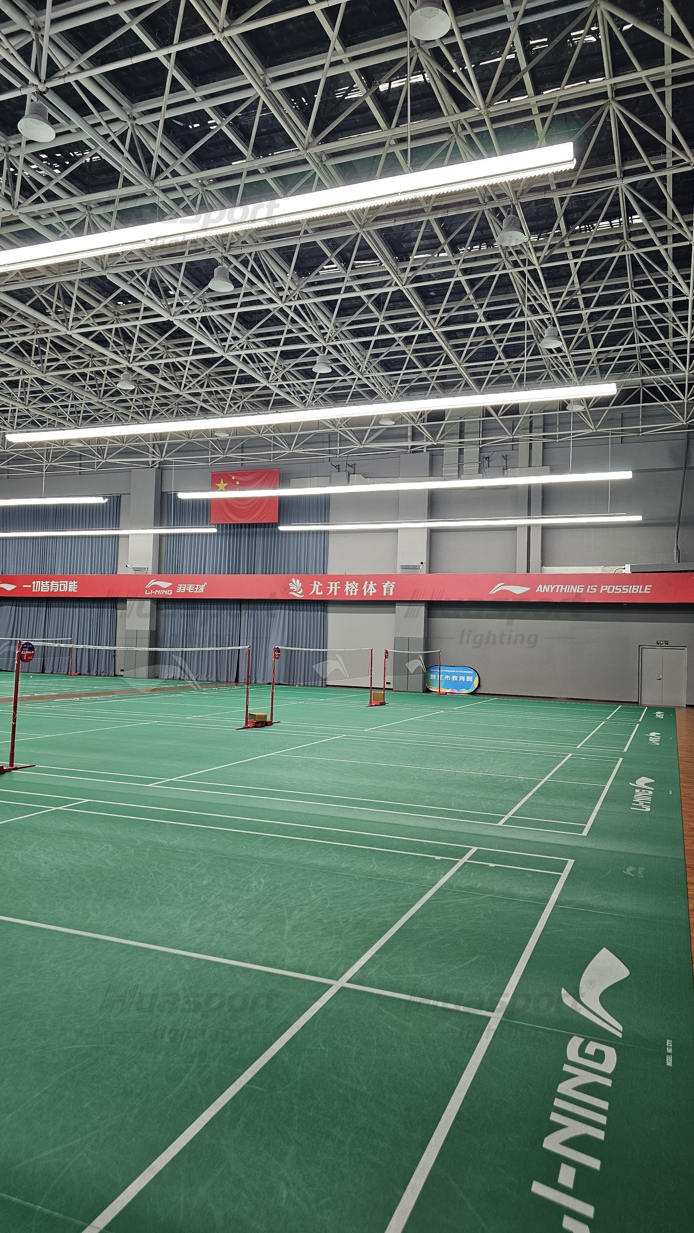 Badminton court baseline player-view glare check under S70 anti-glare long-bar lighting